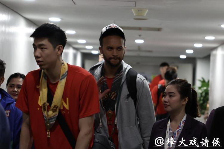 中国男篮抵达菲律宾，将于26日出战首场小组赛