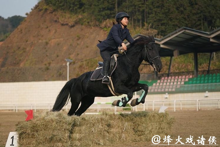 马术让山村青少年握紧“人生缰绳” 马术让山村青少年握紧“人生缰绳”